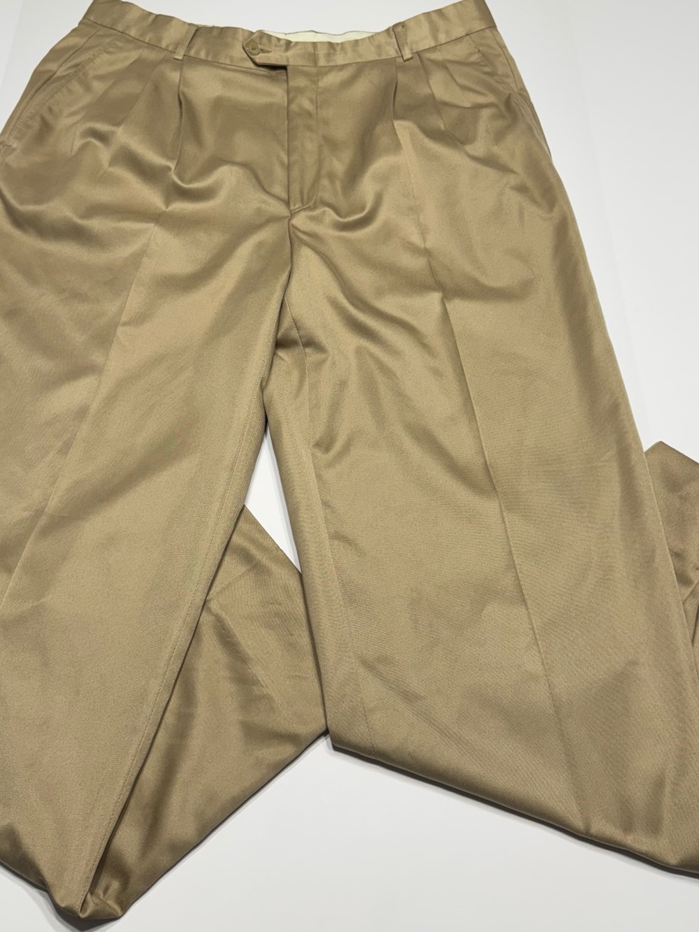 Men’s Classic Khaki Pleated Chinos - Tan